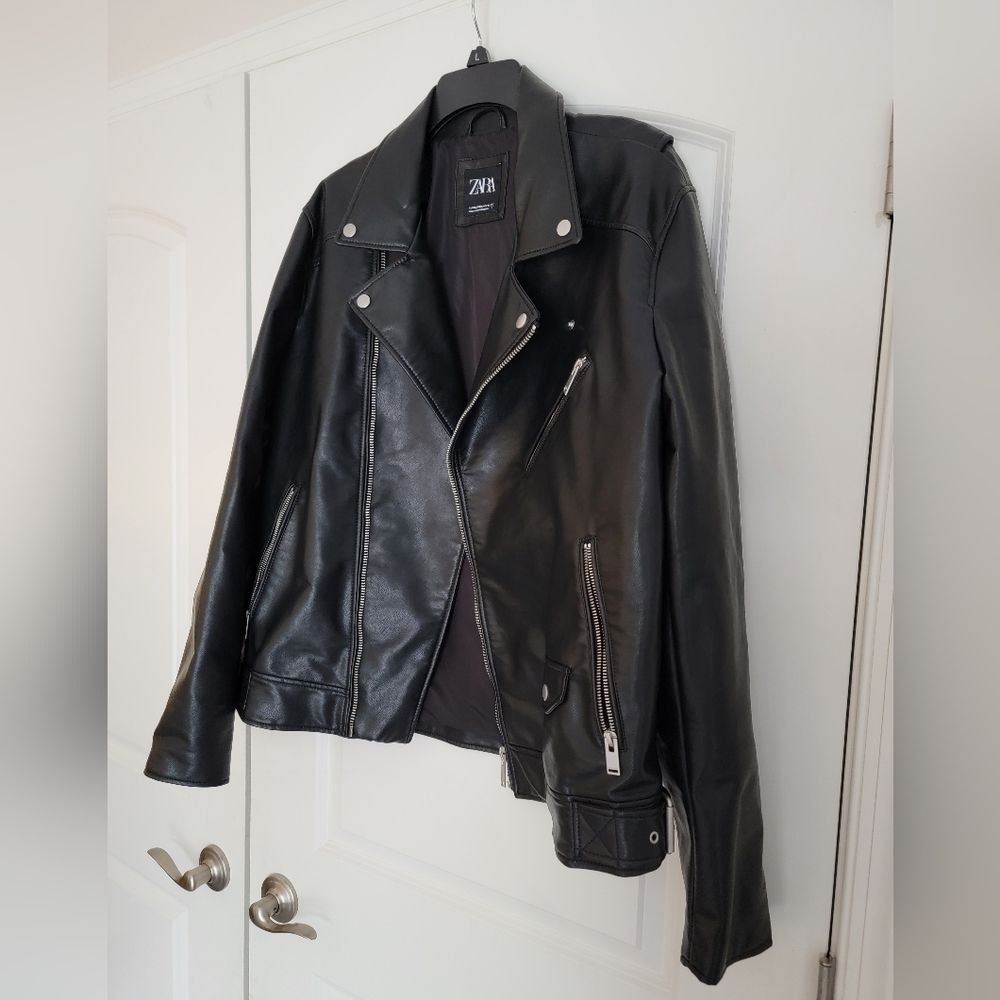 đ¤ Zara Moto BikerâJacket Black Faux Leather Zipper &Buckle Detailing Motorcycle - Picture 8 of 16